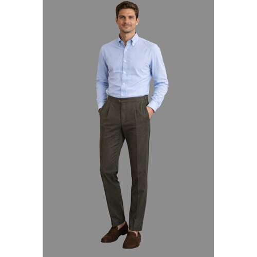 Chino aus Cotton Garment Dyed in Dark-Olive 106